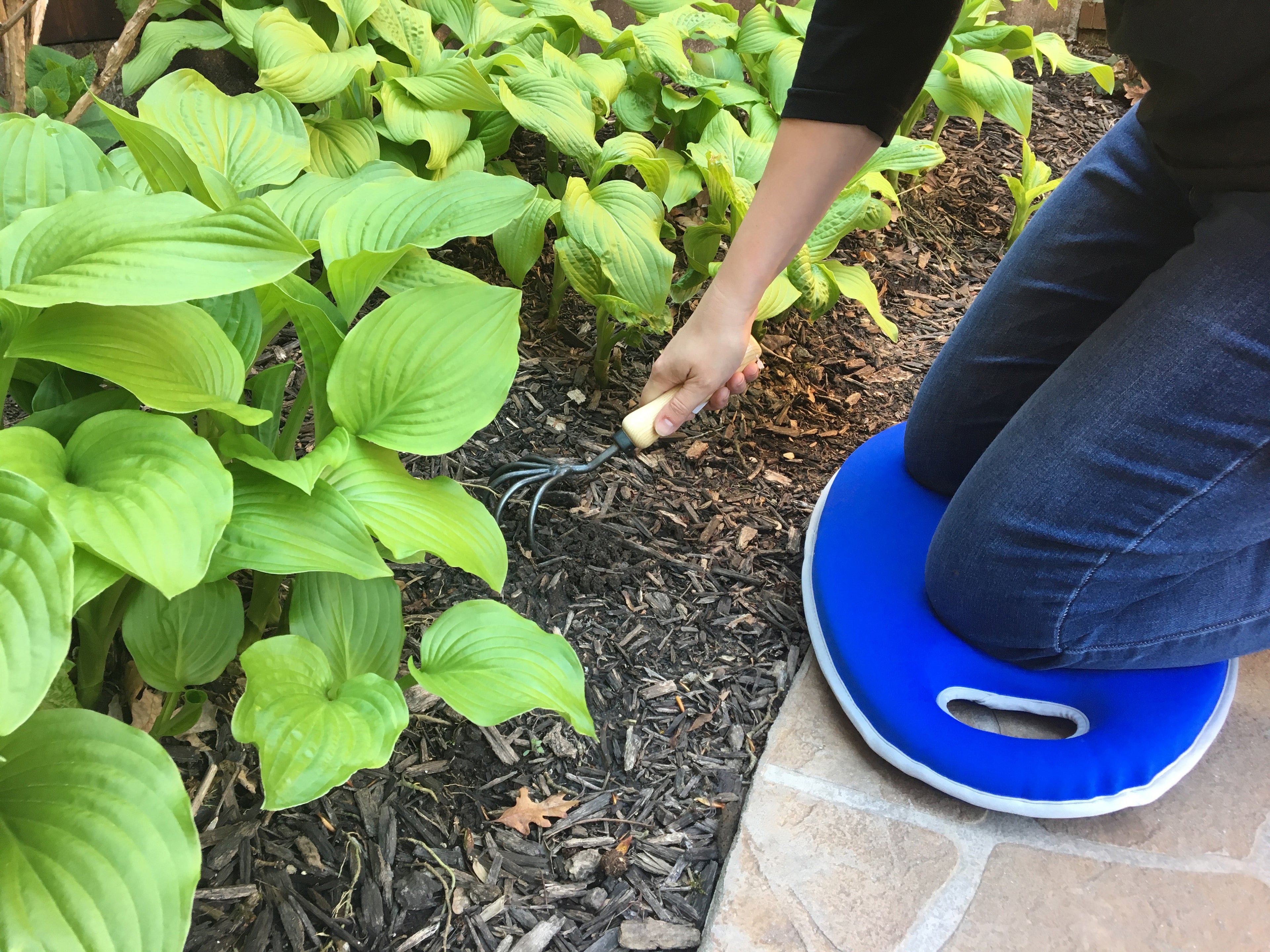 2.1 gal Blue Metal Watering Can/Memory Foam Kneel Cushion