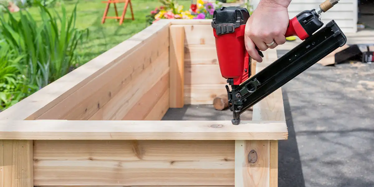 Raised Bed-Building Building a raised bed